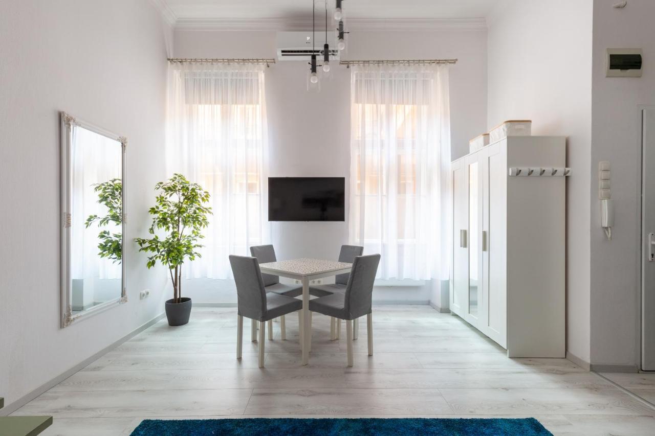 Standard Apartment By Hi5-Relax With Style Studio Budapeste Exterior foto