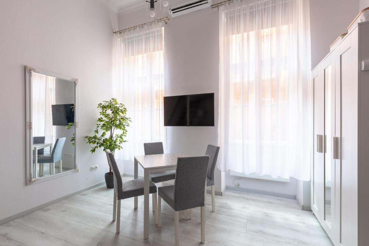 Standard Apartment By Hi5-Relax With Style Studio Budapeste Exterior foto
